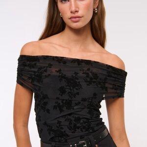 *NWT* Abercrombie & Fitch Black Floral Off-Shoulder Blouse